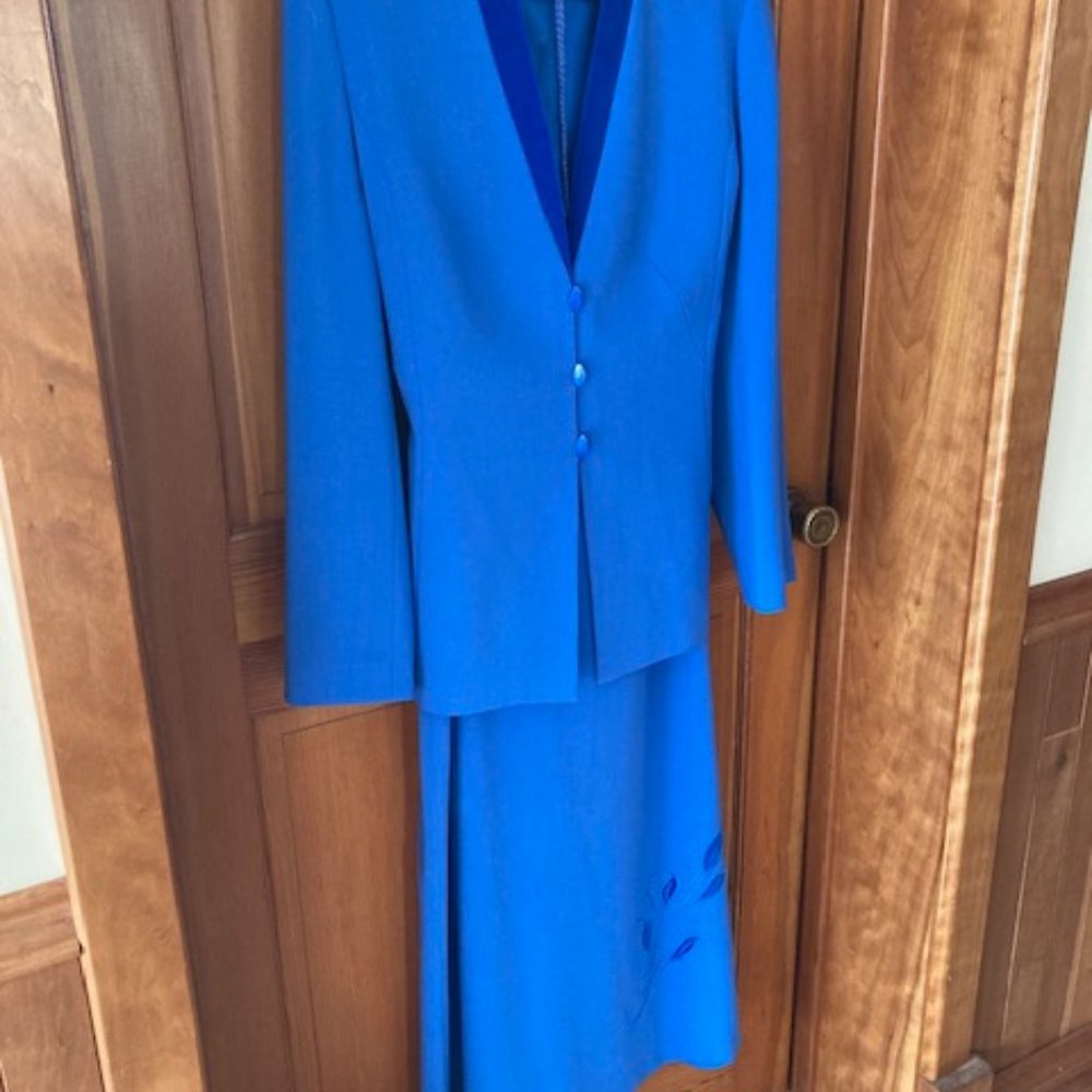 Jacques Vert Elegant Suit, GB 10, US 12, Gorgeous Royal Blue. Bought in London.